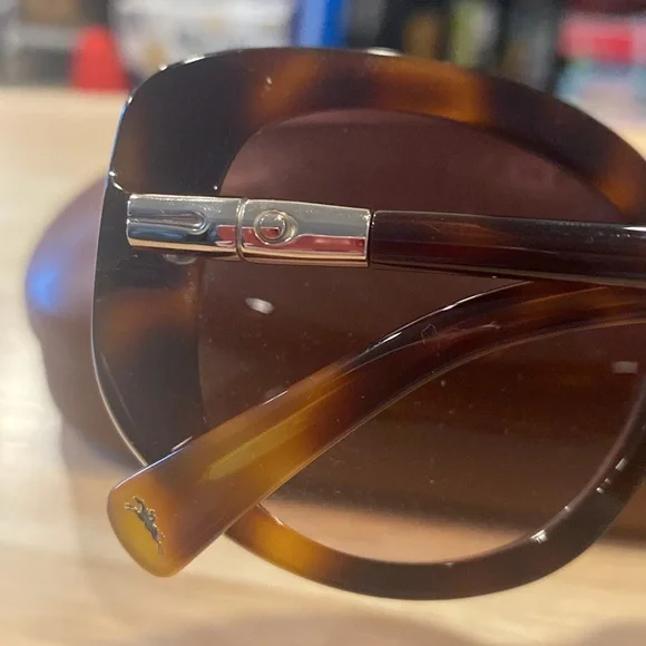 Longchamp Tortoiseshell Sunglasses with Case EUC - www  display picture 1
